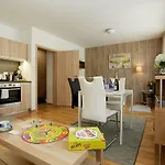Arber - Wellness & Pool Apartman *